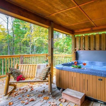 Villa Great Location Pool Table Hot Tub à Gatlinburg Extérieur photo