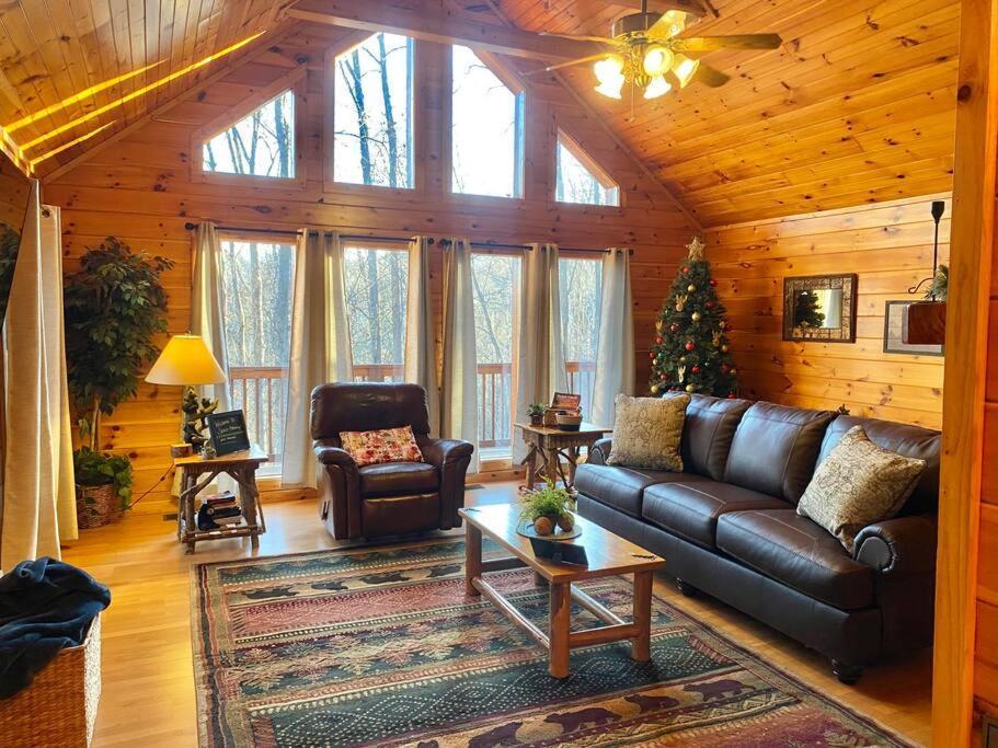 Villa Great Location Pool Table Hot Tub à Gatlinburg Extérieur photo