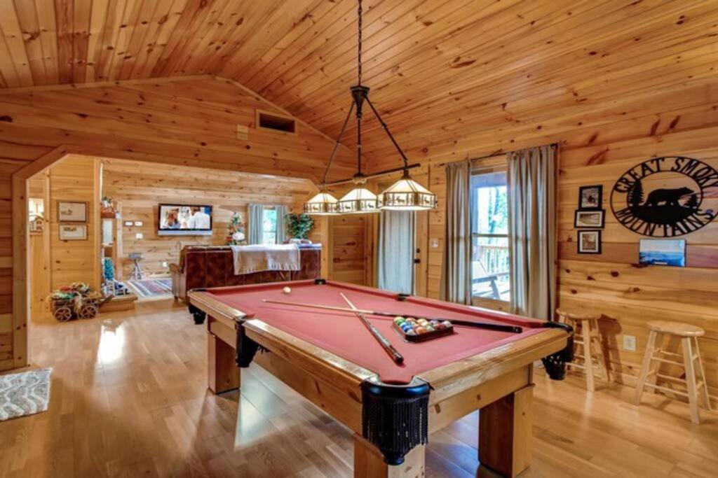 Villa Great Location Pool Table Hot Tub à Gatlinburg Extérieur photo