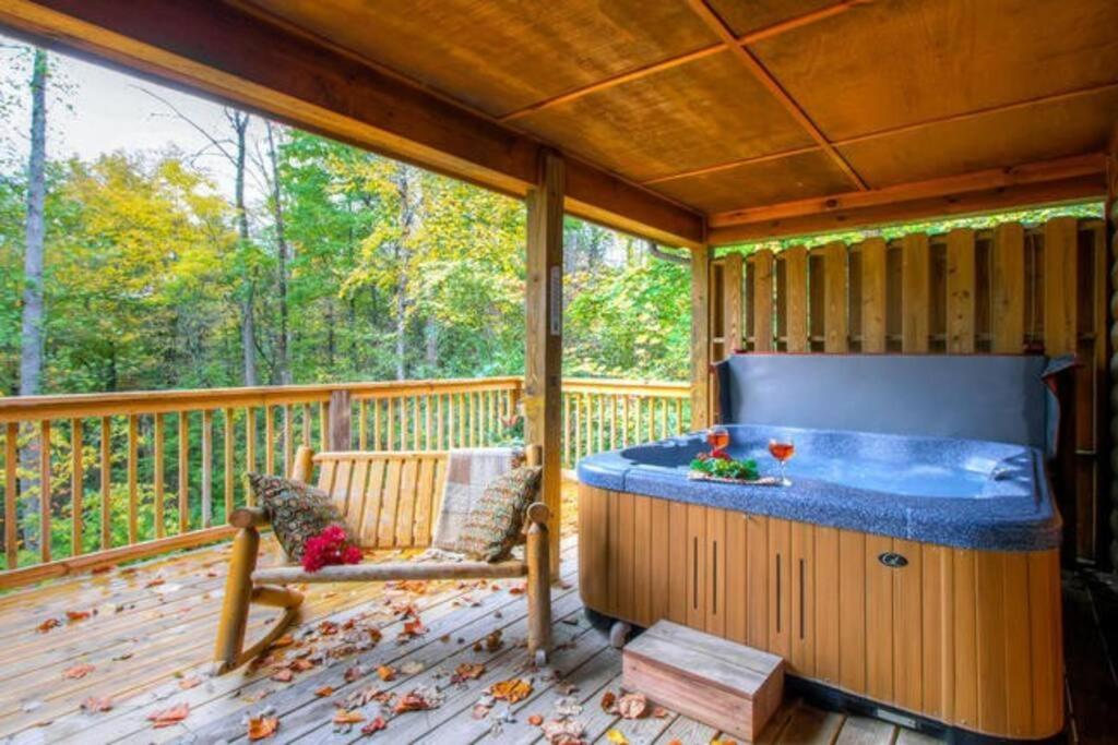 Villa Great Location Pool Table Hot Tub à Gatlinburg Extérieur photo