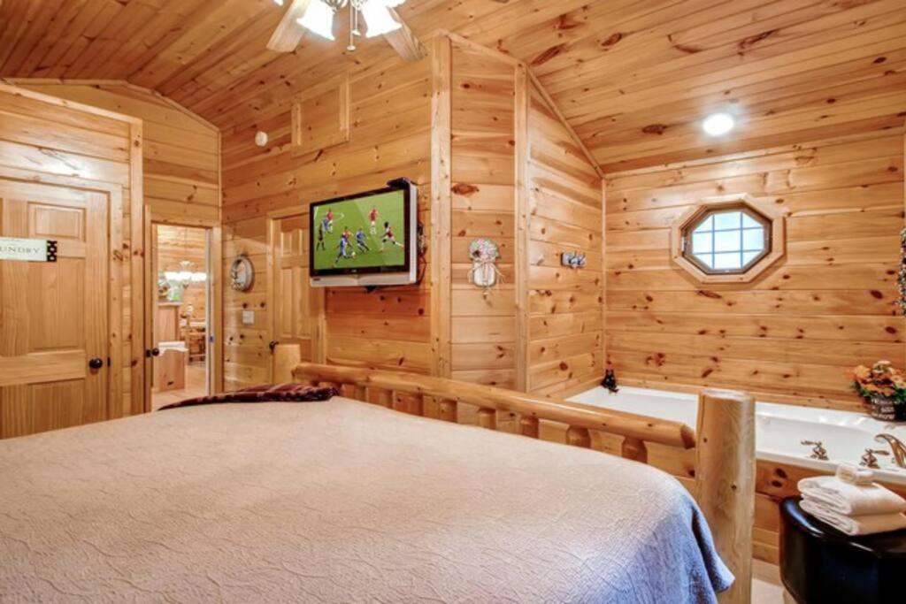 Villa Great Location Pool Table Hot Tub à Gatlinburg Extérieur photo